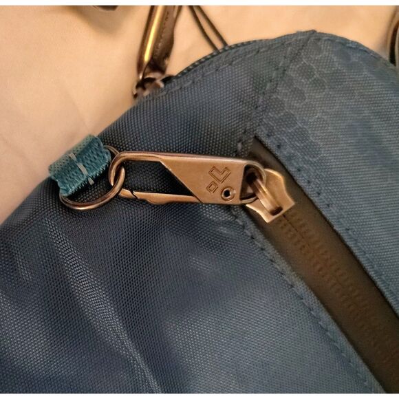 NWT Travelon Anti-Theft Active Small Crossbody Teal 5-Point Anti-Theft Vacation - Picture 8 of 9
